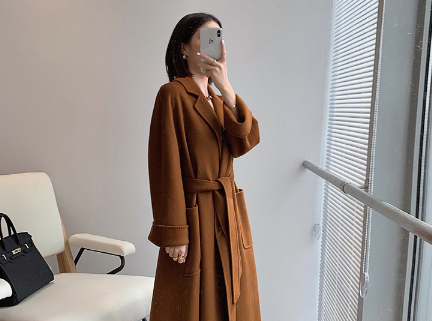 绵羊毛大衣和羊毛大衣哪个好绵羊毛大衣和羊毛大衣区别在哪(羊毛和绵羊毛大衣比较的优缺点是什么)