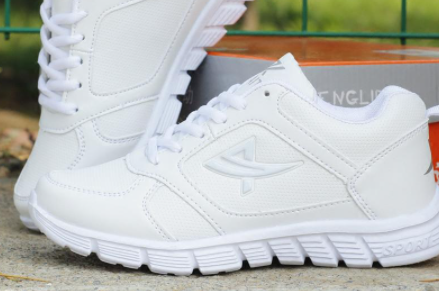 防水的鞋子透不透气防水鞋不透气怎么处理(防水鞋闷气吗?)