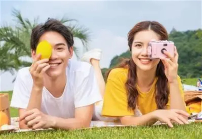 恋爱中该花男友的钱吗