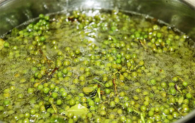 花椒怎么炒出麻味炒菜怎么让花椒出麻味(花椒怎么才能炒出麻味)