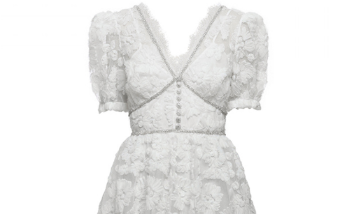 网纱衣服扎人用醋泡有用吗网纱衣服扎皮肤怎么办(衣服上的网纱破了怎么补)