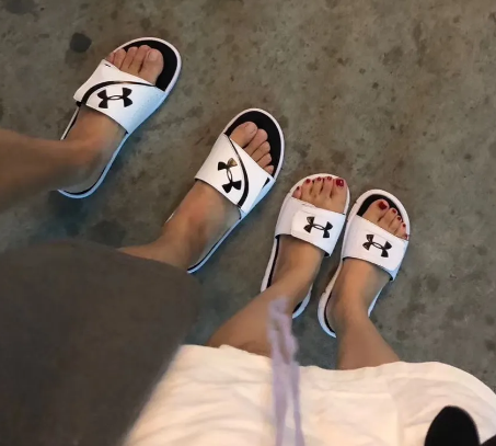 穿拖鞋配袜子好看吗