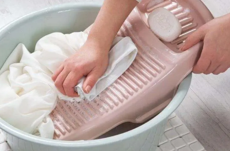 白色衣服发黄了怎么可以洗白84