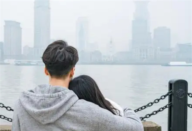 谈恋爱花男朋友的钱正常吗谈恋爱花男朋友钱应该吗(恋爱中该花男友的钱吗)