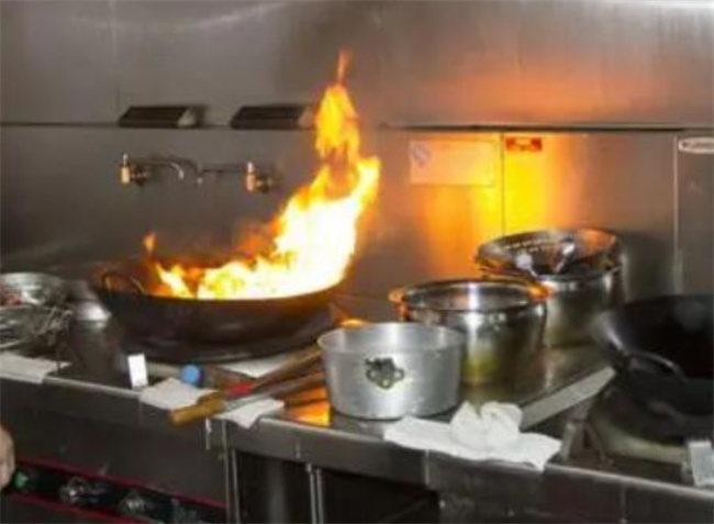 油锅起火还能再做菜吗