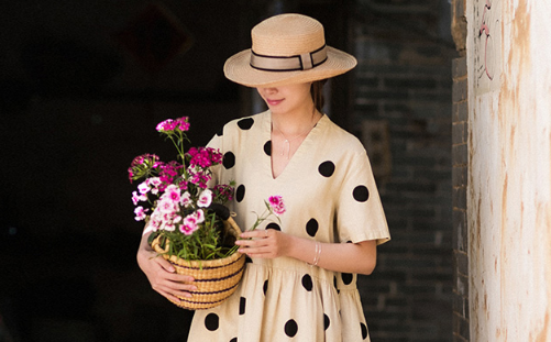 亚麻裙子一坐全是皱怎么解决亚麻裙子怎么洗才能柔软(亚麻裙子如何清洗)