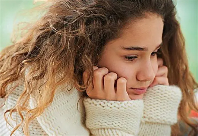 一个女生突然不发朋友圈怎么回事