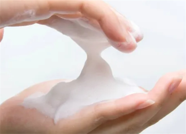 拿过期牛奶洗脸可以不过期牛奶能洗脸吗(用过期牛奶能洗脸吗)