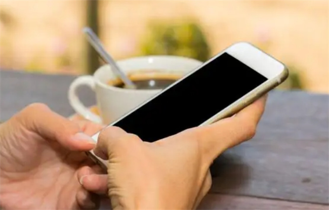 女生突然不发朋友圈了说明什么女人突然不发朋友圈了怎么回事(一个女生突然不发朋友圈怎么回事)