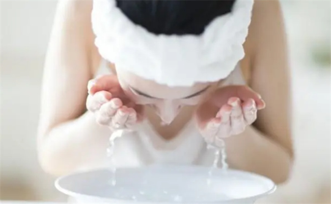 用过期牛奶能洗脸吗