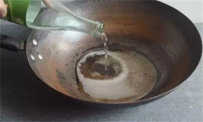 新买的锅怎样清洗新买的锅怎么洗才干净(买的新锅如何清洗)