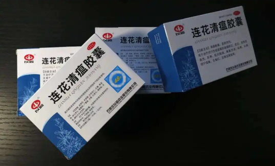 连花清瘟胶囊里面的粉末凝固了能吃吗连花清瘟胶囊里面结块能吃吗(连花清瘟胶囊的功效与作用及食用方法)