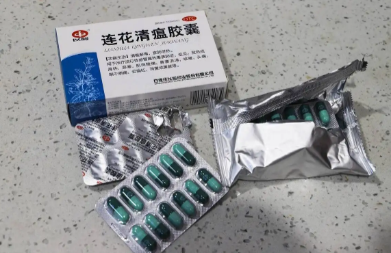 连花清瘟发烧喝还是不发烧喝连花清瘟对发烧有用吗(连花清瘟管发烧吗)