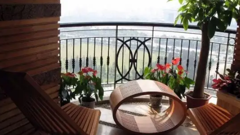 阳台洗衣机排水能通空调下水管吗