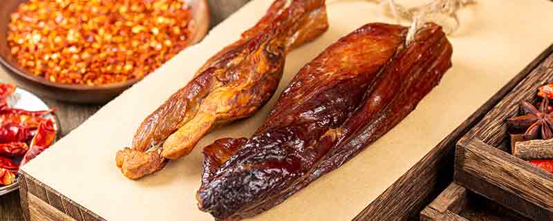 腊肉什么颜色最好怎么辨别腊肉好坏(腊肉腌制什么颜色)