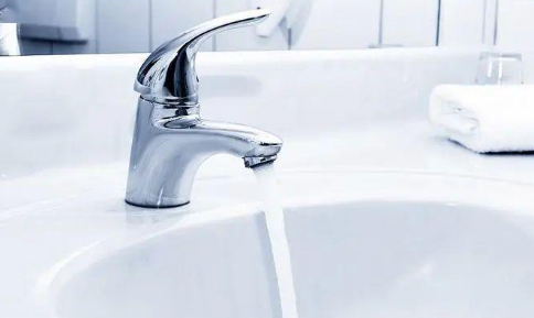碱性水烧开了喝对身体有害吗地下水碱性大怎么处理才能喝(碱性水烧开了还是碱性吗)