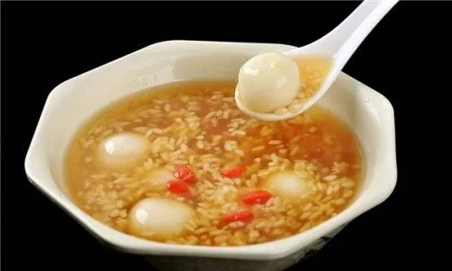 醪糟是发物吗长期吃醪糟的坏处(醪糟是发物吗什么人不可以吃)