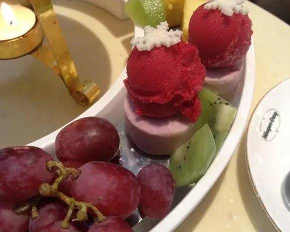 哈根达斯冰淇淋蛋糕要解冻吗哈根达斯冰淇淋蛋糕怎么保存(哈根达斯冰淇淋蛋糕放冰箱能放多久)