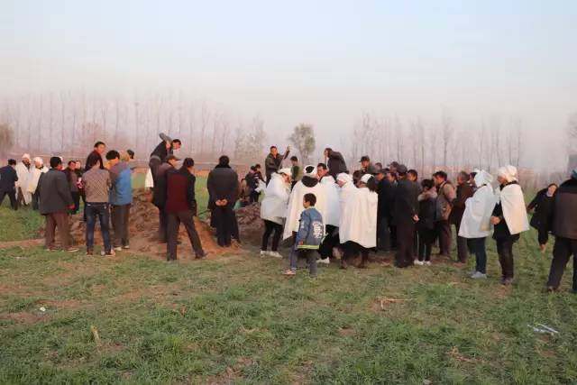 今年闰二月能圆坟吗2023圆坟什么人必须去(闰月年可以坟前动土吗?)