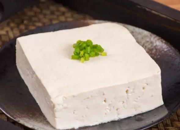 豆腐吃多了会结石吗草酸嘌呤钙含量少(豆腐含草酸钙高吗)