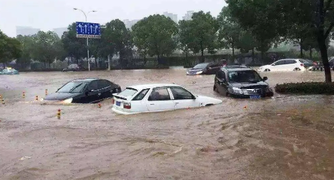 被洪水冲走的车保险公司赔吗