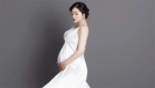 ​生孩子过早过迟会伤身吗生孩子什么时候合适(生孩子后多久来月经)