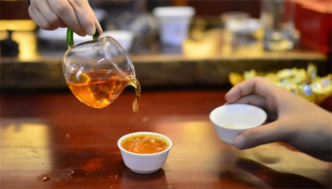 ​什么时候饮茶对身体更有益什么时候饮茶对身体有害(什么时候喝茶好最佳时间)