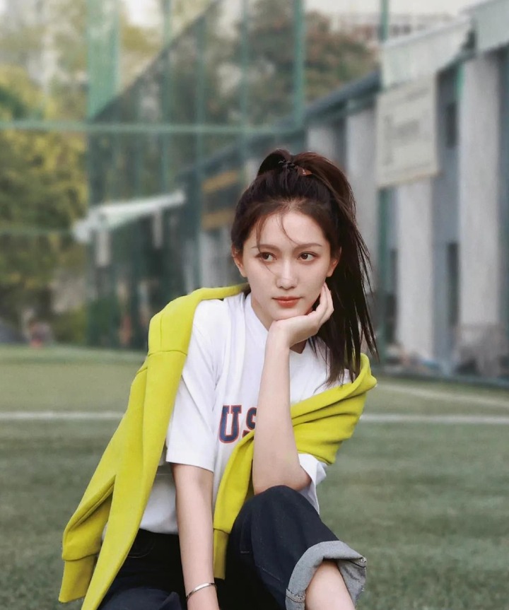 被美女包围 怎么形容