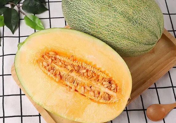 哈密瓜有酒味还能吃吗考虑过度成熟所致,滋生细菌危害健康(哈密瓜有酒味是坏了吗)