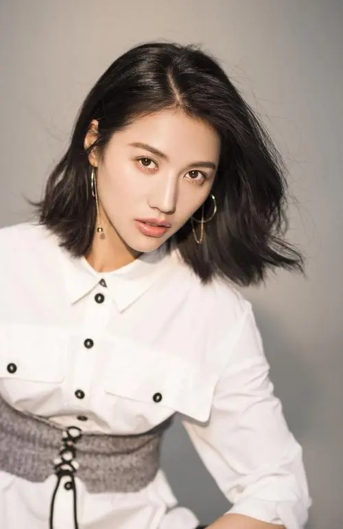 被美女包围 怎么形容