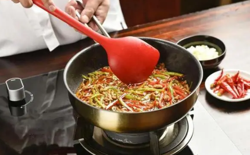 预制菜吃了致癌是真的吗预制菜吃多了会怎么样(预制菜肴对身体有害吗)