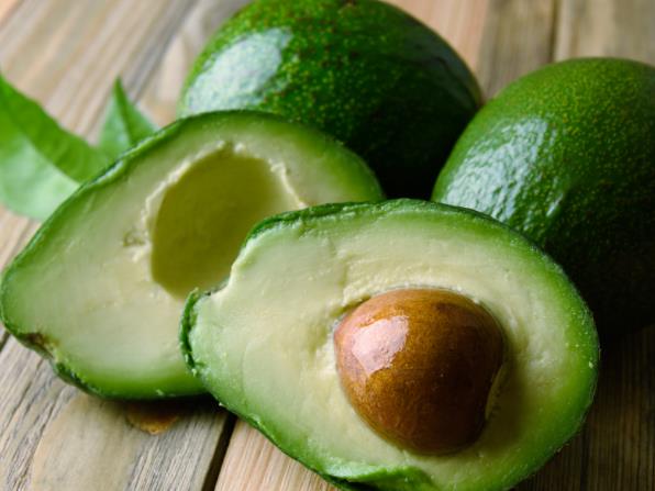 吃牛油果可以防止便秘吗不可溶纤维加快人体消化(吃牛油果可以缓解便秘吗)