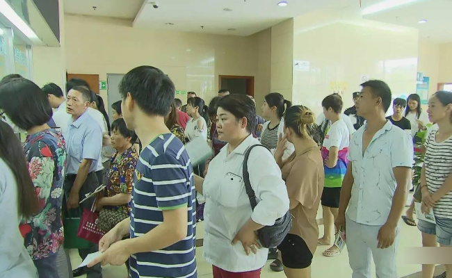 为何呼市现大量哮喘患者急诊排长队(华为门店排长队购机)