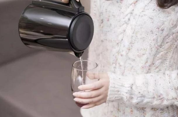 白开水好还是矿泉水好?