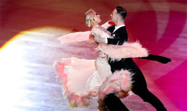 圆舞曲起源于哪个国家的一种民间舞蹈