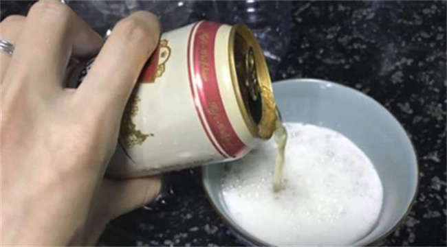 啤酒倒入食盐里太厉害了