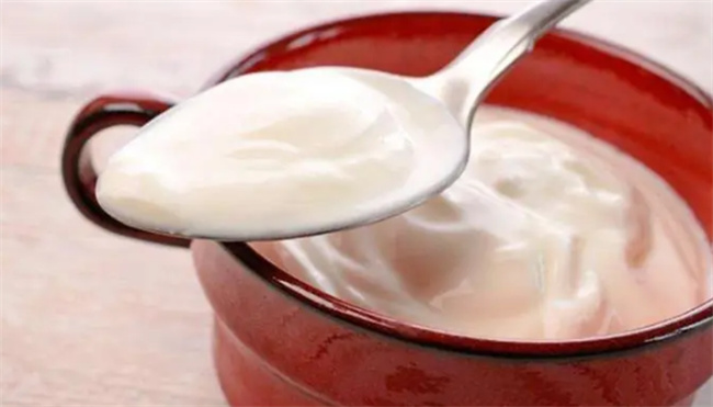 什么时间喝酸奶最好喝酸奶有什么好处(什么时间喝酸奶最好 喝酸奶的禁忌)