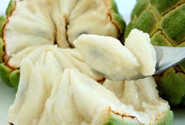 释迦果裂开了还能吃吗释迦果开口处有霉能吃吗(释迦果裂了大口子)