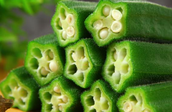 秋葵煮熟了放二天还可以吃吗滋生细菌等微生物危害健康(秋葵煮熟了以后还要过一下冷水吗)