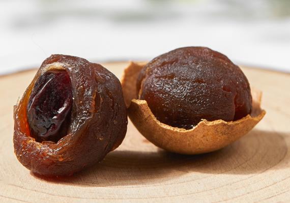 桂圆干发霉了能吃吗霉菌易使身体代谢异常(桂圆干发霉了洗洗能吃吗)