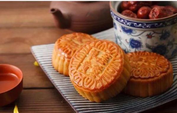 月饼放冰箱保质期多长时间月饼放车里会闷坏吗(月饼放车里几天会坏吗)