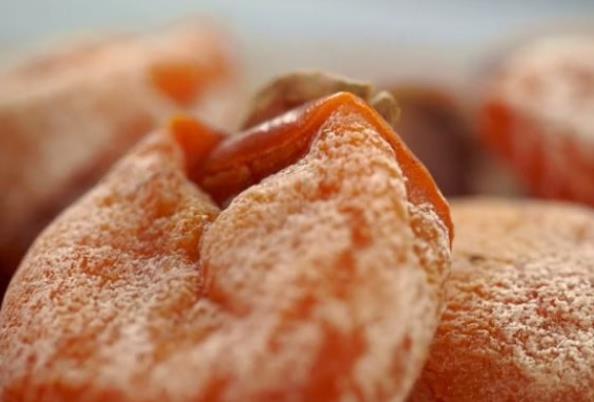 小孩咳嗽可以吃柿饼吗咳嗽吃柿饼有什么用(小孩咳嗽能吃柿饼吗?)