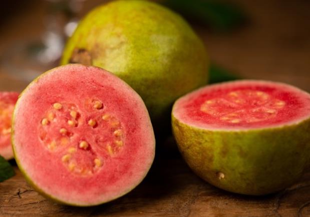 番石榴可以解酒吗维生素微量元素排除机体毒素(番石榴解中药吗)