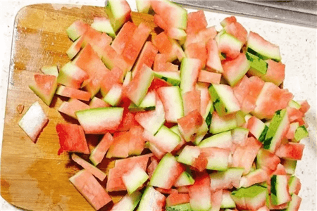 恐龙闯进磨磨蹭蹭镇