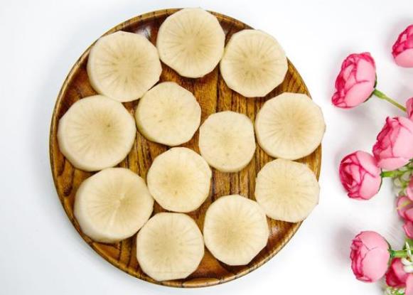 吃雪莲果可以吃茶树菇吗雪莲果不能和什么一起吃(吃雪莲果可以喝茶水吗)