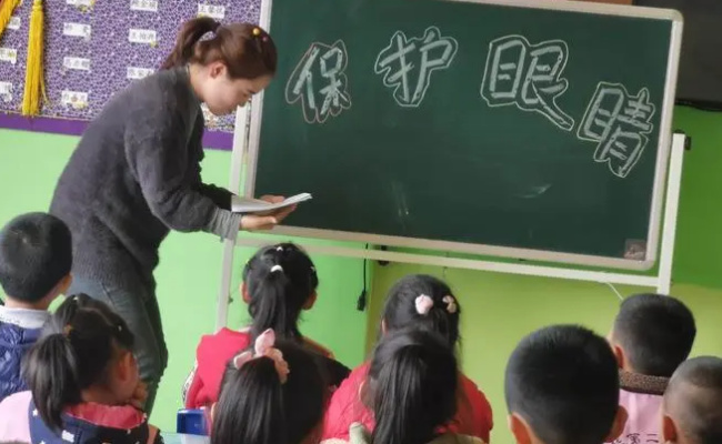 如何减少电脑对眼睛的伤害怎么样使用电脑才能保护眼睛(常对电脑如何保护眼睛)