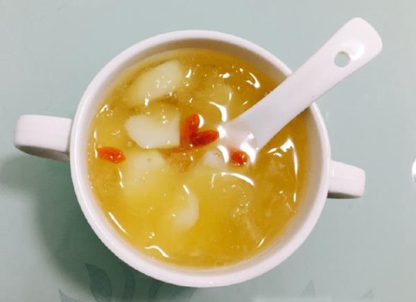 炖雪梨是用开水还是冷水冰糖炖雪梨需要去皮吗(炖雪梨要加水进入雪梨里吗)