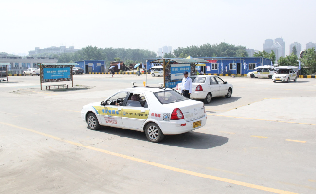 外地人上海考驾照是上海驾照吗外地人上海考驾照要什么手续(外地人在上海考驾照条件)