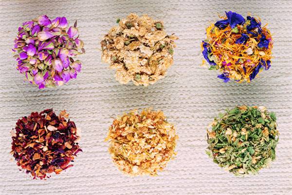 多喝这10种排毒花茶让你美容又健康(排毒素的花茶)