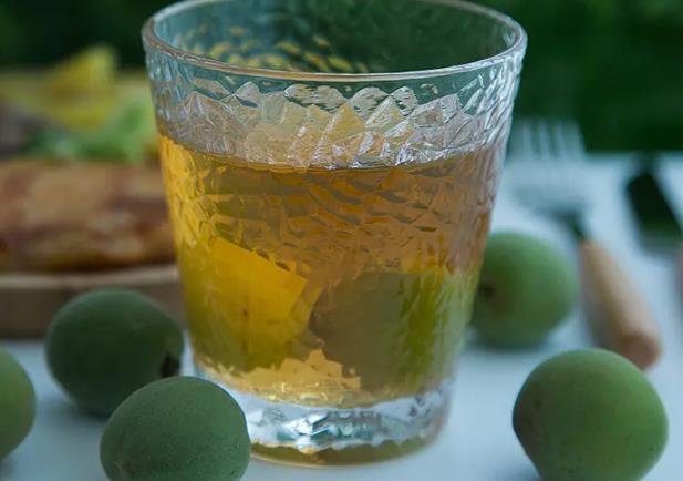 青梅酒酸了怎么处理没有变质加糖中和酸味(青梅酒酸涩怎么办)